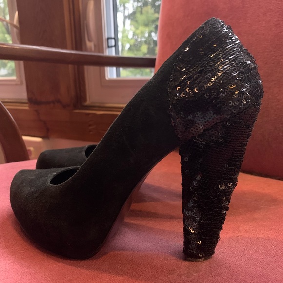 Bcbg sequence black pumps size 9. - Picture 2 of 3